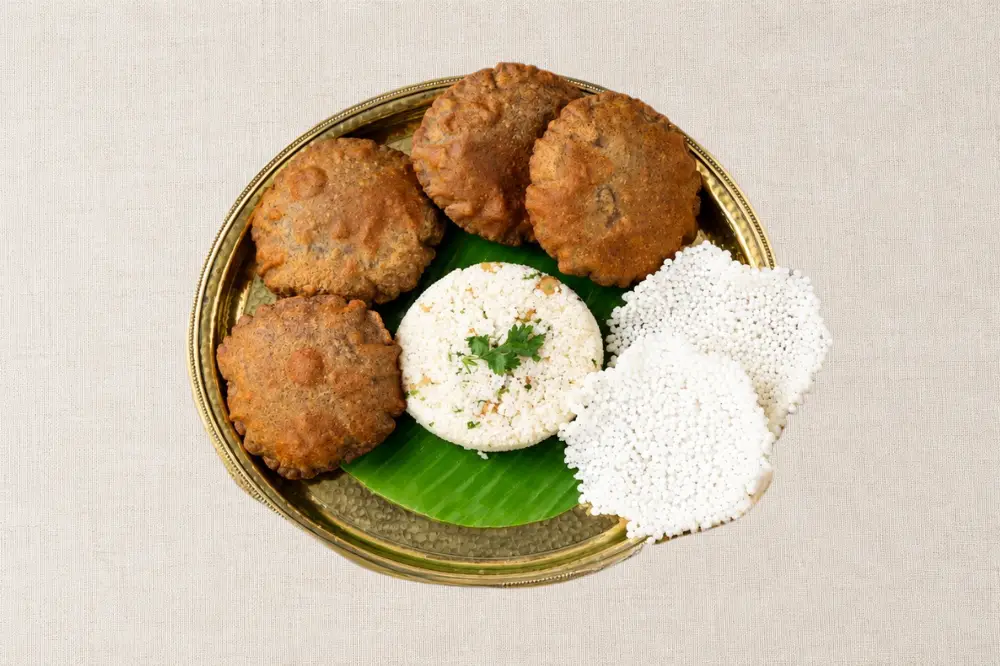 Pooris and Samak